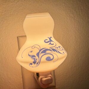 An Elegant Night Light Porcelain, Hight quality!! Size: 5”H x 3.5”(L) x 3”D.New